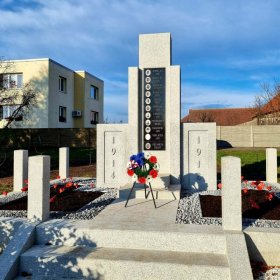 Rekonstrukce pomníku padlých v Rašovicích